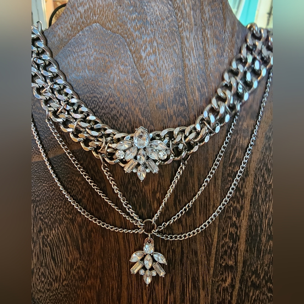 Siver tone and rhinestone  choker